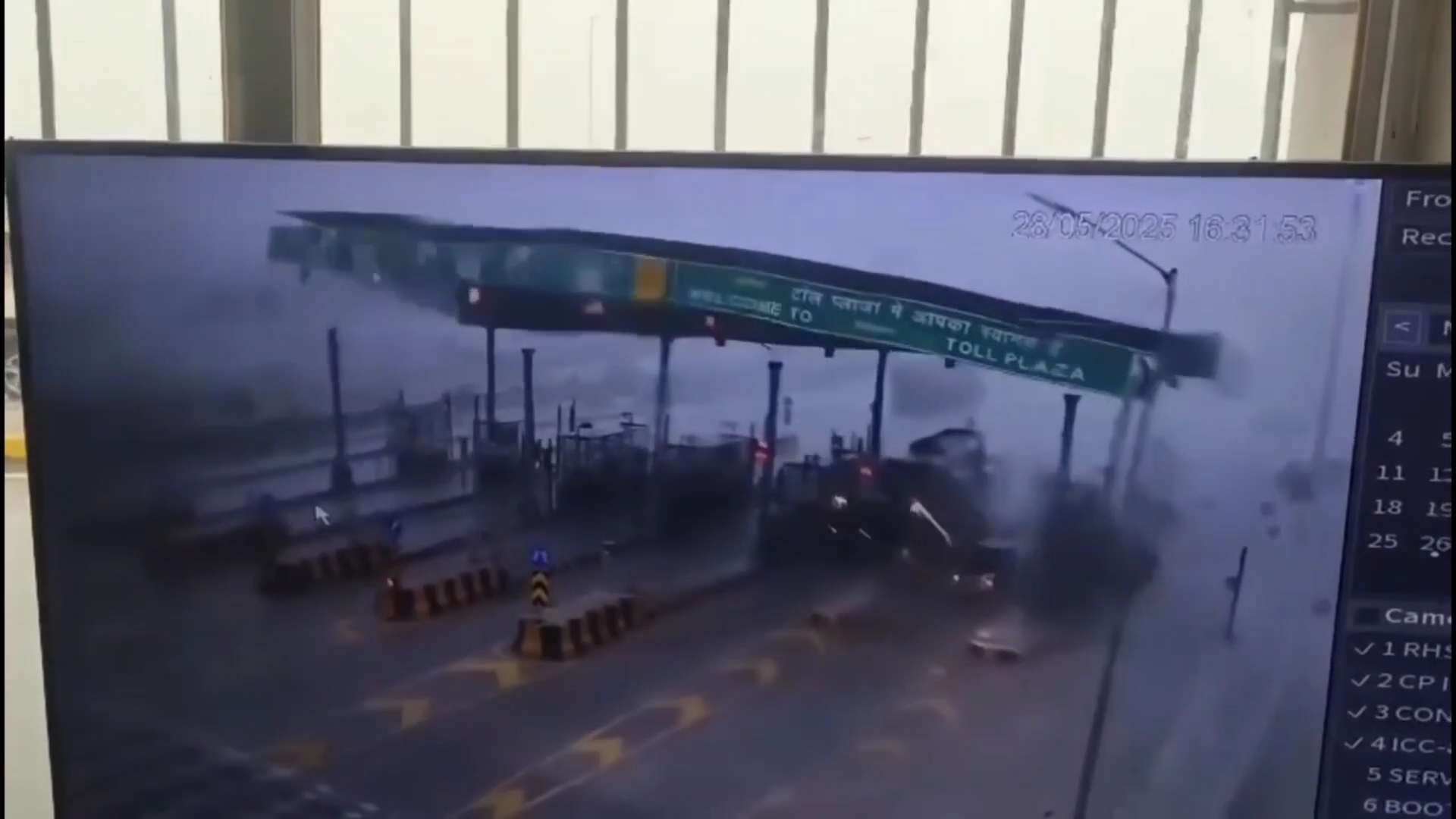 भीलवाड़ा में आंधी से तबाही, टोल नाके का टीनशेड उड़कर वाहनों पर गिरा, बड़ा हादसा टला