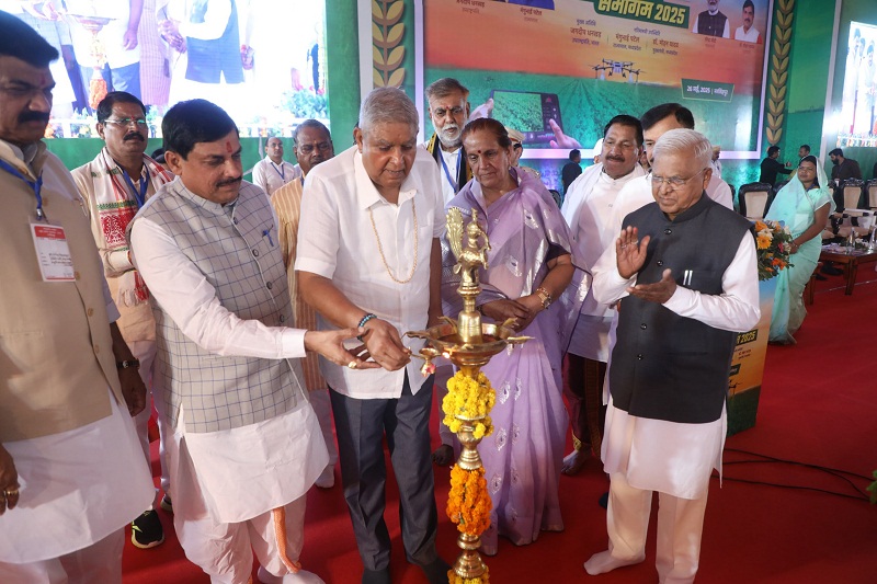 उपराष्ट्रपति ने नरसिंहपुर में कृषि उद्योग समागम का शुभारंभ करते हुए उपराष्ट्रपति ने नरसिंहपुर में कृषि उद्योग समागम का शुभारंभ करते हुए