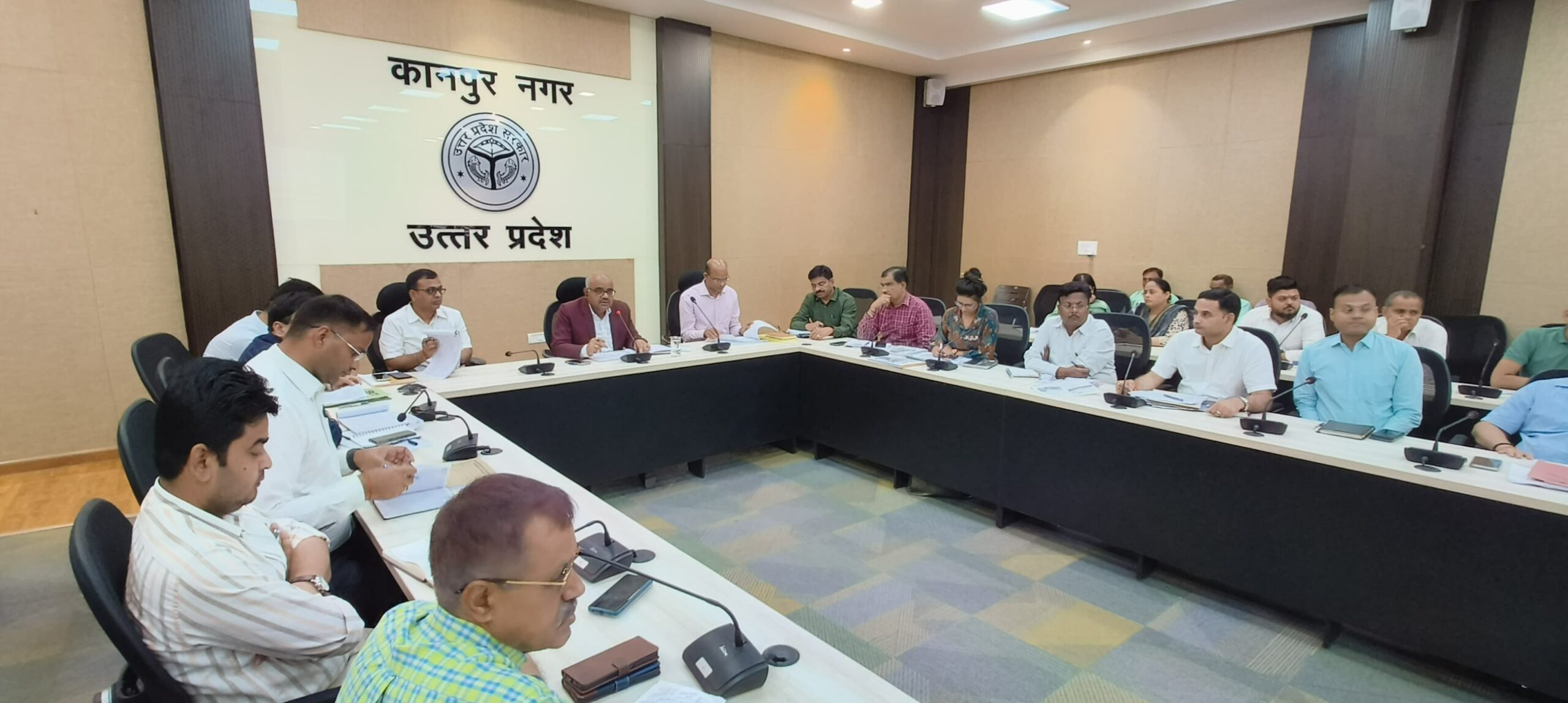 आईजीआरएस पर गिरती रैंकिंग में सुधार को लेकर जिलाधिकारी ने रणनीति बनाकर दिए निर्देश