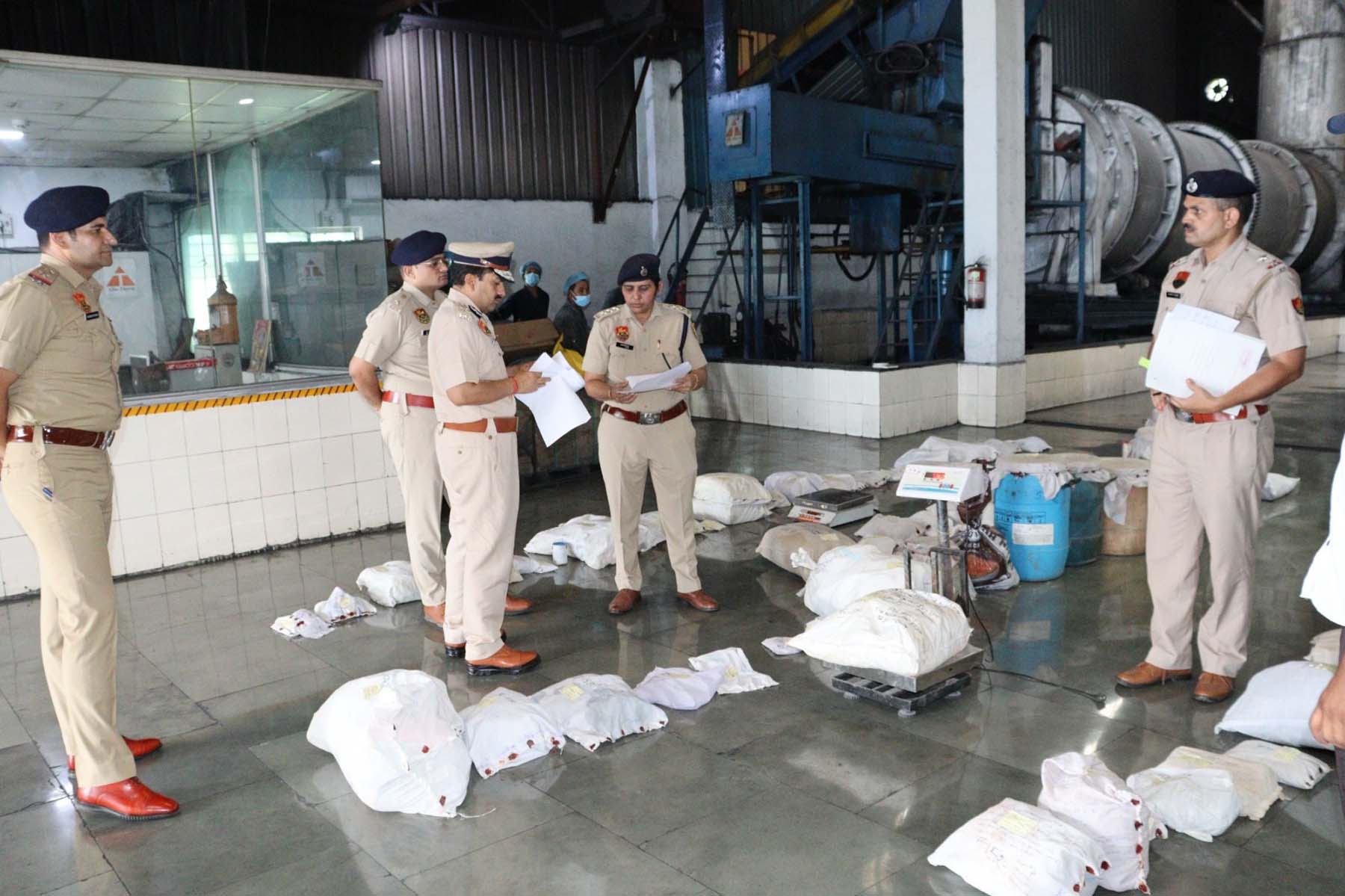 गुरुग्राम: पुलिस ने नष्ट किए गांजा व नशीले पदार्थ