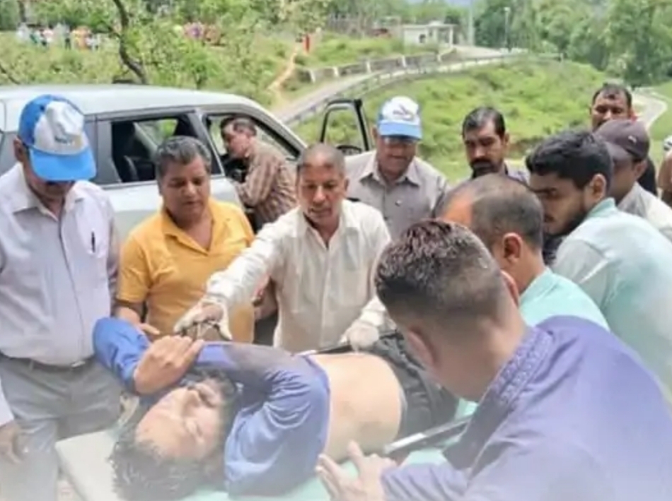 पैराग्लाइडिंग हादसे में बिहार का पायलट घायल, टांडा मेडिकल कॉलेज रेफर