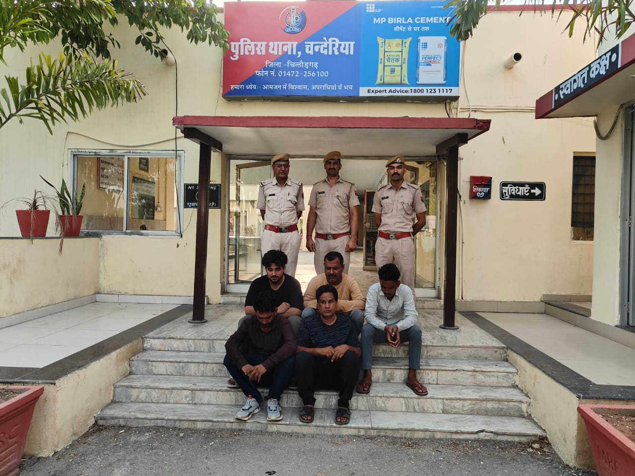 सटोरियों के खिलाफ बड़ा एक्शन,पांच गिरफ्तार, ढाई लाख से ज्यादा की नकदी पकड़ी