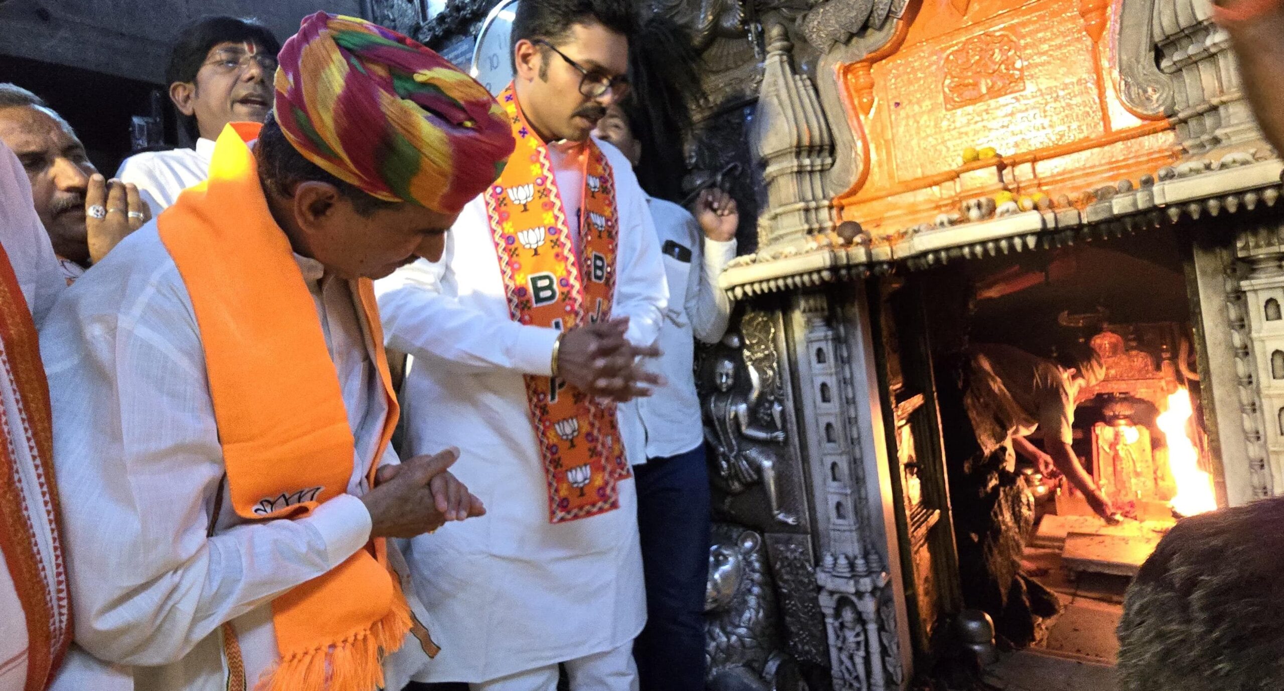 भाजपा प्रदेश अध्यक्ष मदन राठौड़ ने करणी माता के दरबार में टेका माथा