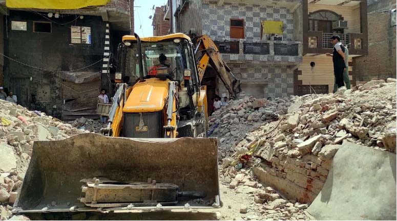 फरीदाबाद में 25 एकड़ में फैली अवैध कॉलोनी की ध्वस्त