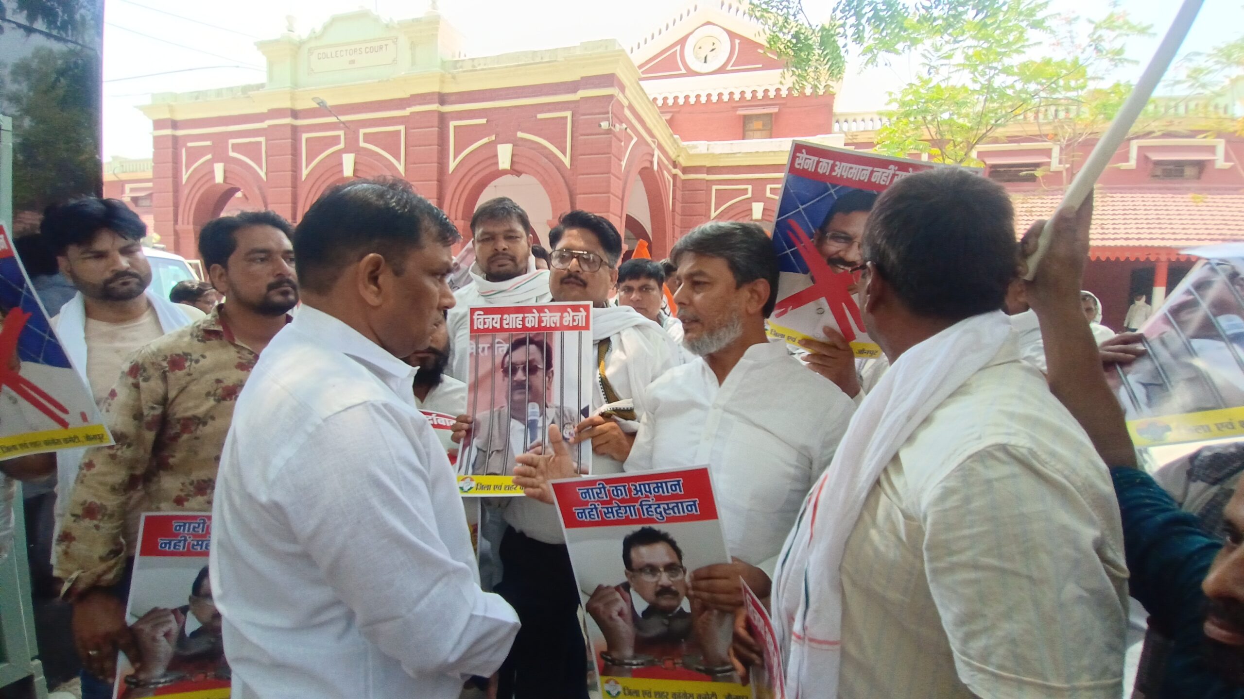 कांग्रेस पार्टी ने मंत्री विजय शाह के खिलाफ किया प्रदर्शन, गिरफ्तारी की मांग