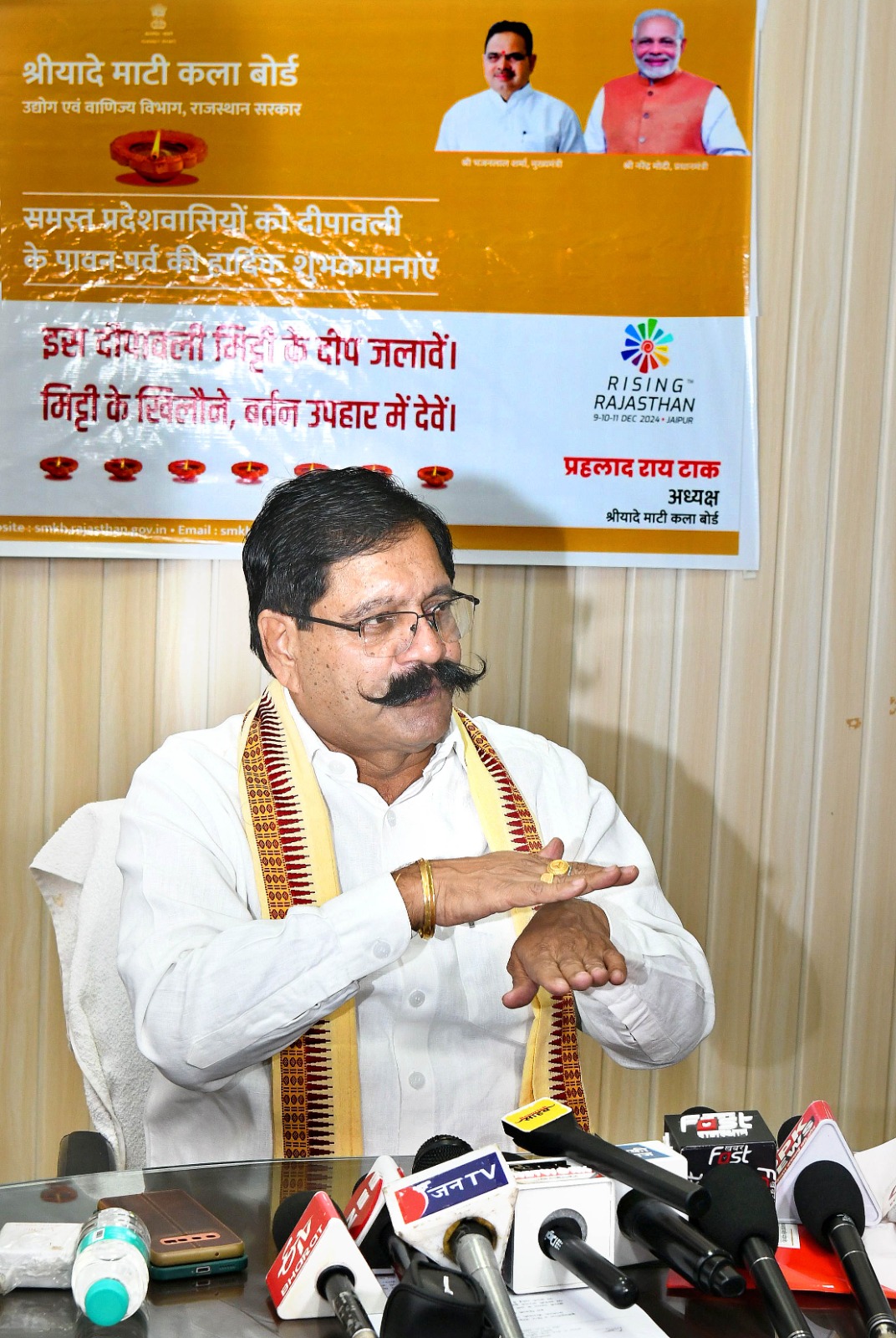 माटीकला कामगारों की समस्याओं का होगा समाधान : प्रहलाद टाक