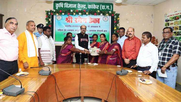 राज्यपाल रमेन डेका ने गौशाला का किया लोकार्पण