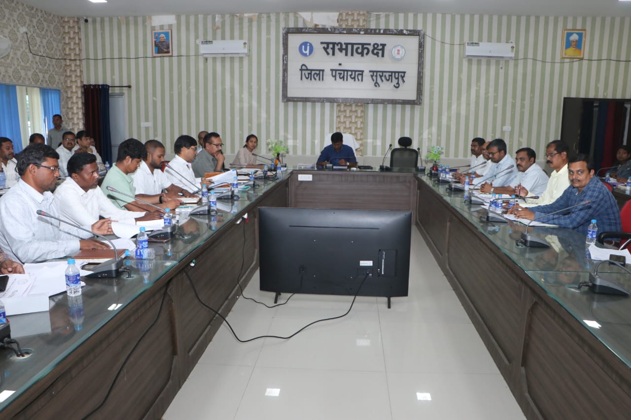 सूरजपुर : कलेक्टर ने कृषि एवं सम्बद्ध विभाग के कामकाजों की विस्तृत समीक्षा की