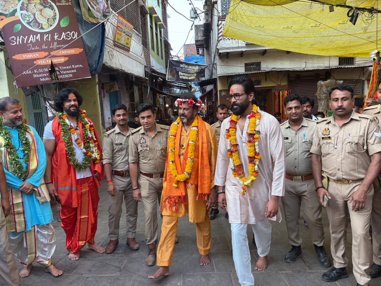 साउथ के फिल्म स्टार मोहन बाबू और विष्णु मांचू ने कालभैरव के दरबार मे लगाई हाजिरी