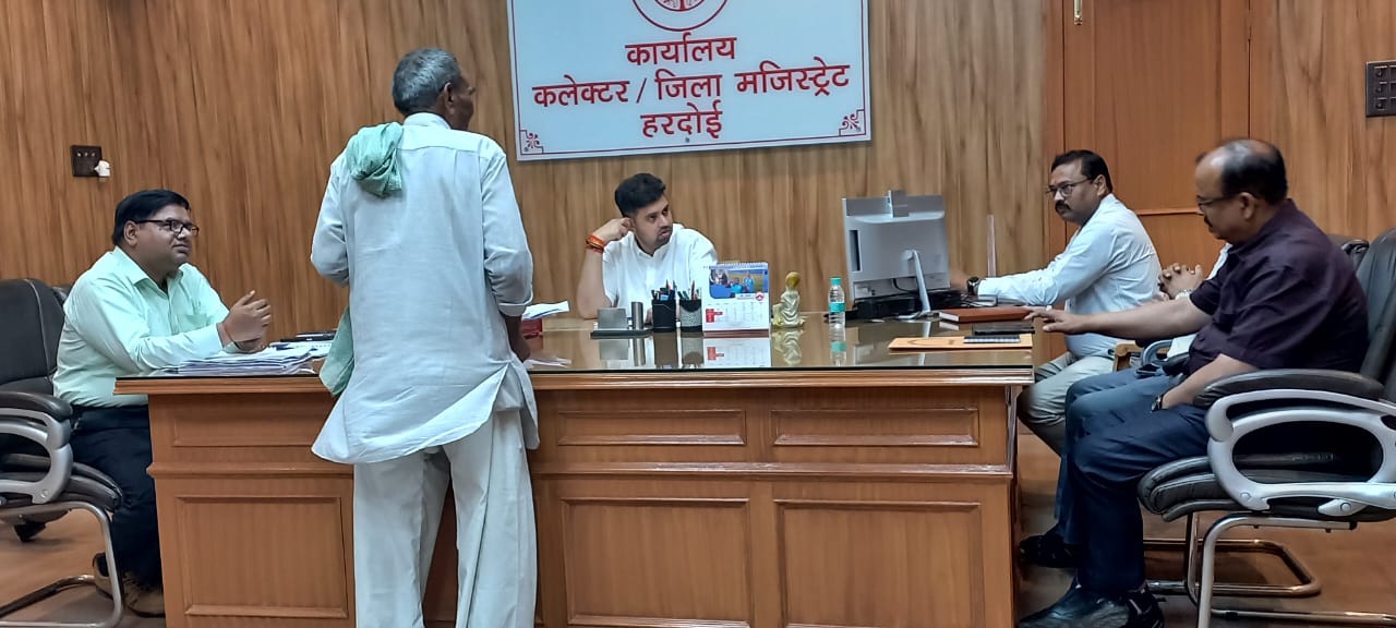तारांकित शिकायतों का हो प्राथमिकता के आधार पर निस्तारणः जिलाधिकारी