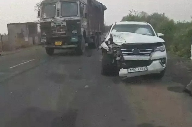 मध्य प्रदेश में दो अलग-अलग सड़क हादसों में पांच लोगों की मौत, दो घायल