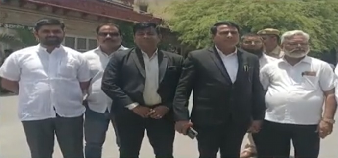 वकील की गिरफ्तारी के विरोध में 18 दिनों से जारी वकील आंदोलन समाप्त