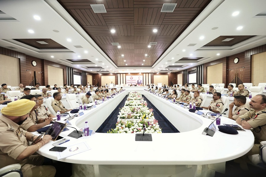 पुलिस अधीक्षकों के सम्मेलन देरगांव में शामिल मुख्यमंत्री डॉ हिमंत बिस्व सरमा। पुलिस अधीक्षकों के सम्मेलन देरगांव में शामिल मुख्यमंत्री डॉ हिमंत बिस्व सरमा।