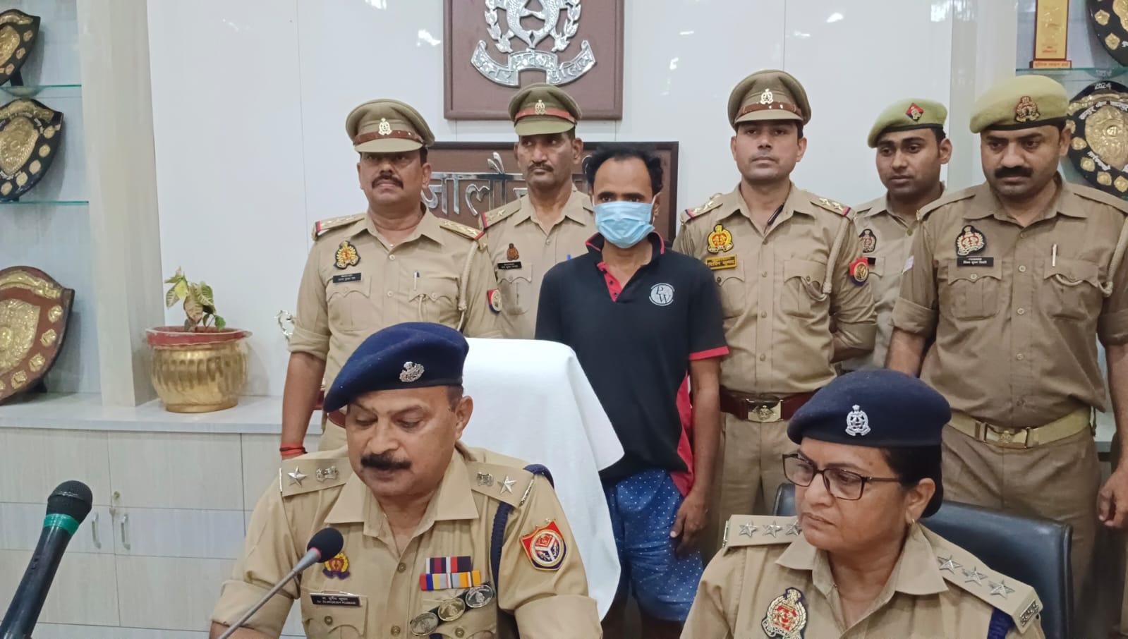 जालौन पुलिस का अवैध शराब के विरुद्ध एक्शन: 51 पेटी अवैध शराब पकड़ी