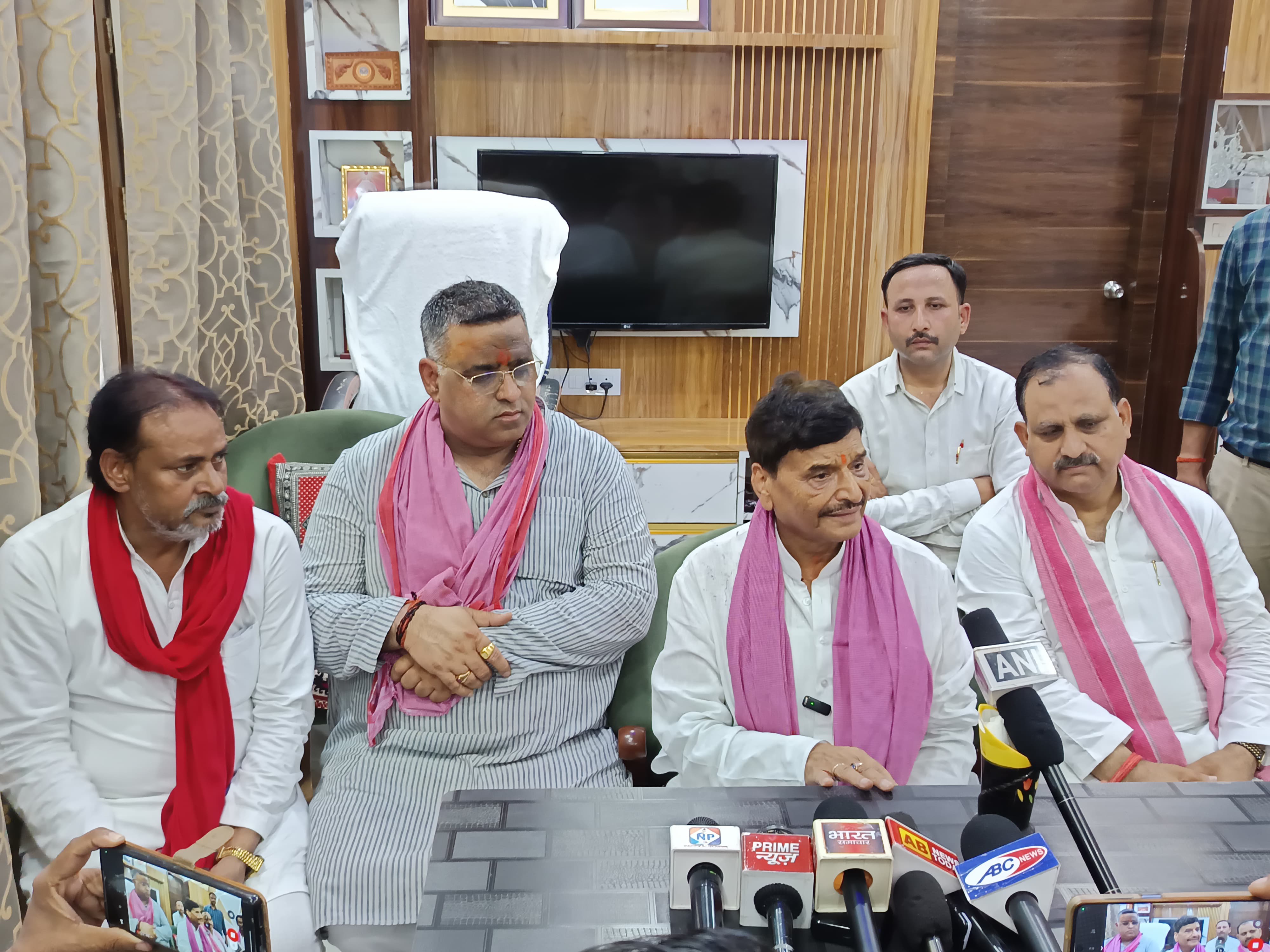 कन्नौज: आपरेशन सिंदूर में देरी पर शिवपाल ने पूछे तीखे सवाल
