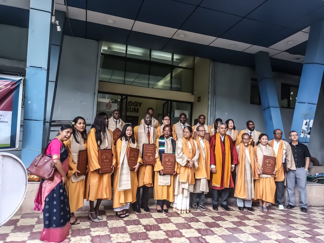 दीक्षांत समारोह में विभिन्न विकासशील देशों के 19 विद्यार्थियों को डिप्लोमा