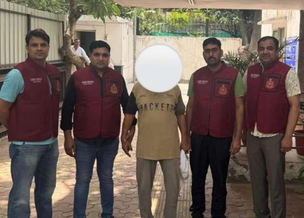 100 से अधिक हत्याएं करने वाला सीरियल किलर डॉक्टर देवेंद्र शर्मा गिरफ्तार, शव मगरमच्छों को खिलाता था