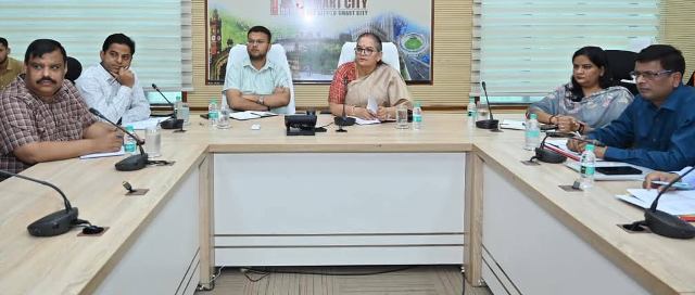 लखनऊ को सुंदर स्वच्छ सिटी बनाने को महापौर ने की बैठक