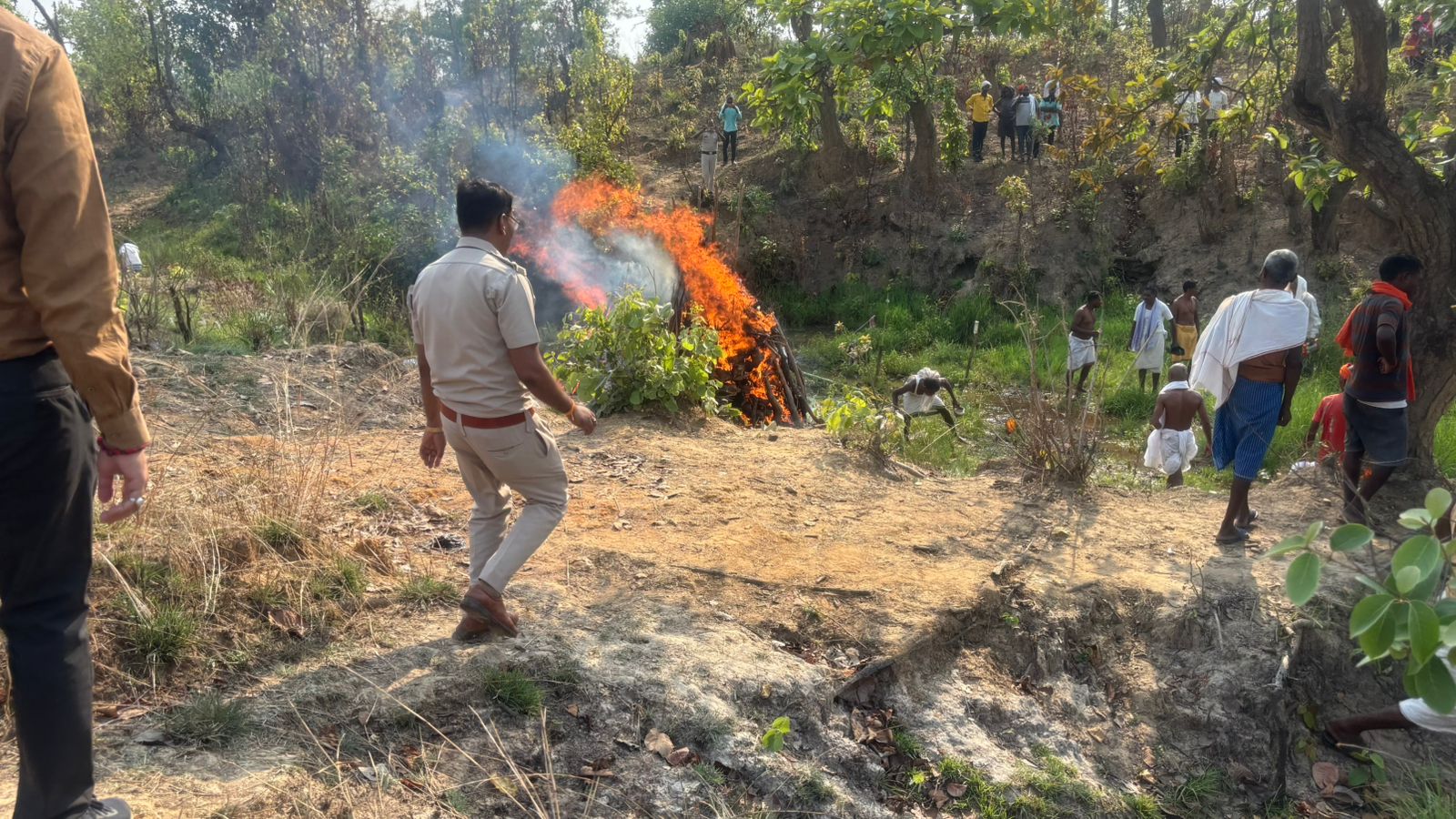 किया गया अंतिम संस्कार। किया गया अंतिम संस्कार।