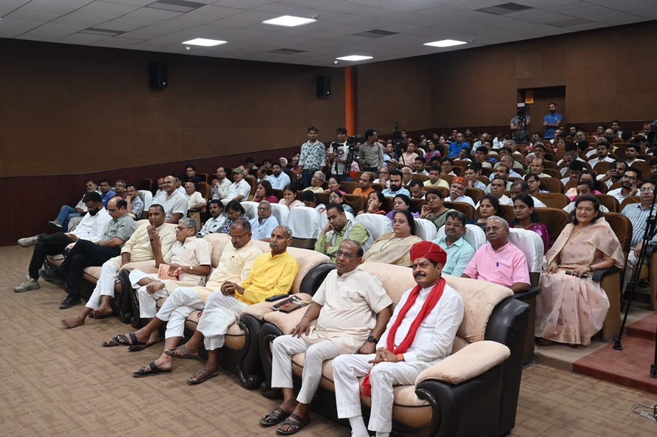 राष्ट्र के रूप में एकजुट होना आज के समय की आवश्यकता -राज्यपाल हरिभाऊ बागड़े