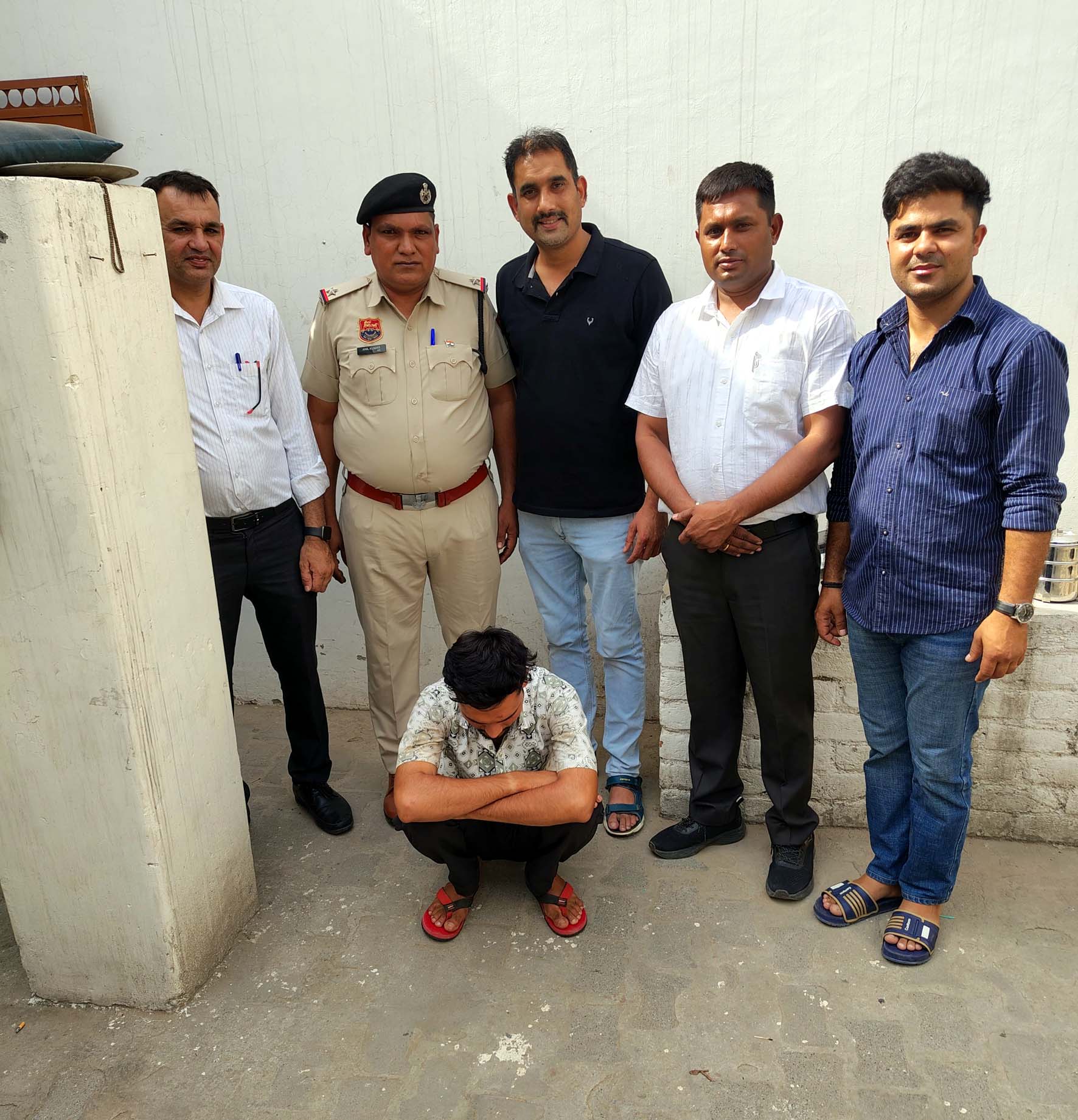 हिसार : गुमशुदा लड़की को ढूंढने के नाम पर पुलिस अधिकारी बनकर की पांच हजार की ठगी