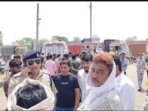 मैहर: ट्रक की टक्कर से बाइक सवार महिला की मौत, परिजन ने सड़क पर शव रखकर किया प्रदर्शन