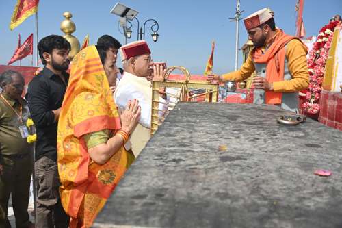 राज्यपाल ने शिकारी माता मंदिर में दर्शन किए