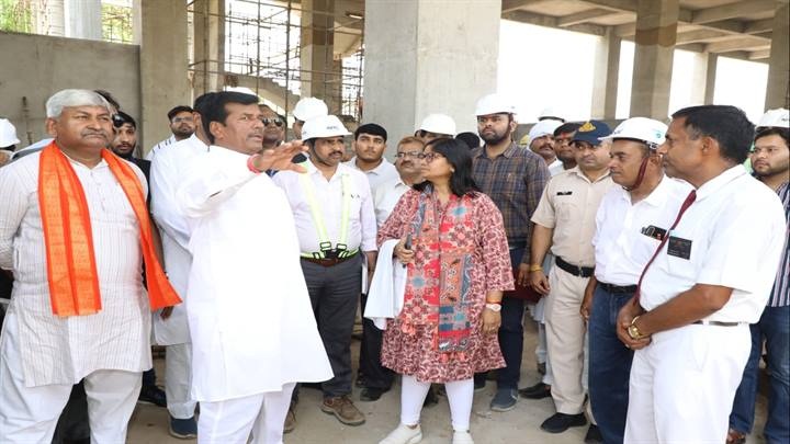 रेलवे स्टेशन के पुनर्निर्माण एवं जीर्णोद्धार का कार्य तेजी के साथ पूर्ण किया जाएः सांसद कुशवाह