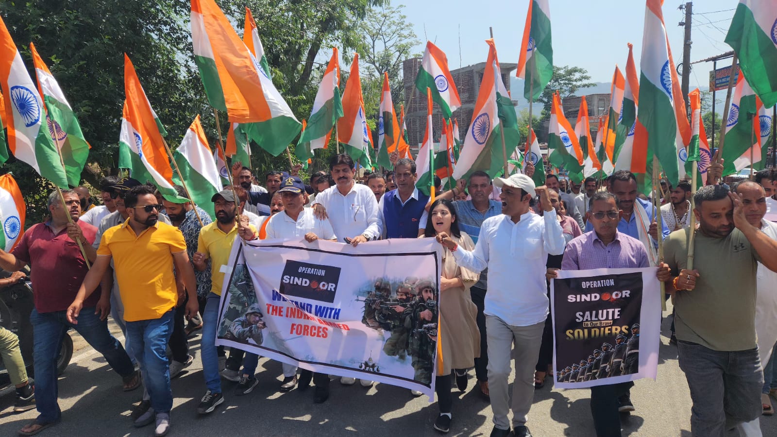 जम्मू उत्तर के नगरोटा विधानसभा क्षेत्र के डंसाल में तिरंगा यात्रा निकाली गई