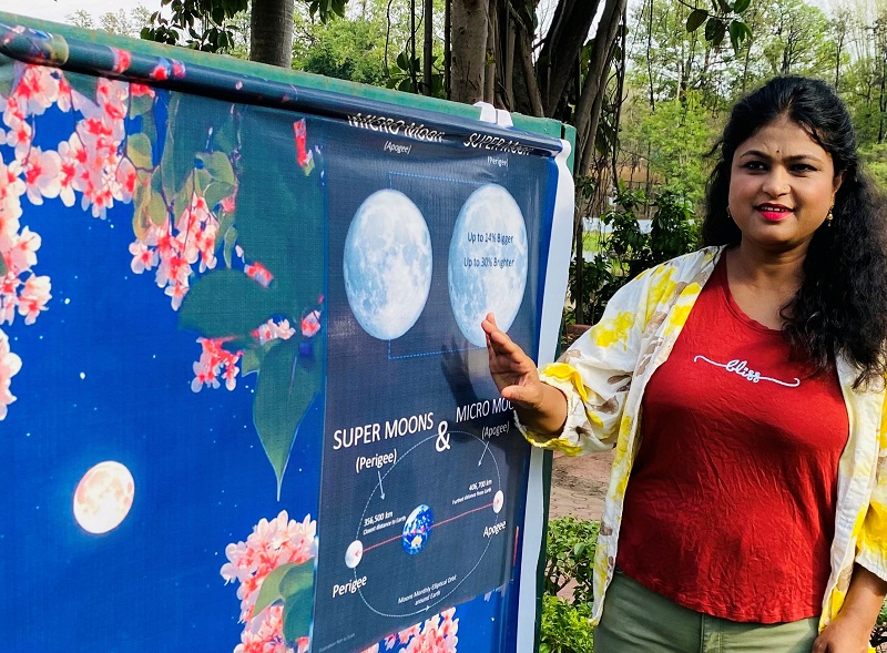 आसमान में सोमवार को वैशाख पूर्णिमा पर कम चमक के साथ दिखेगा माइक्रो फ्लावर मून