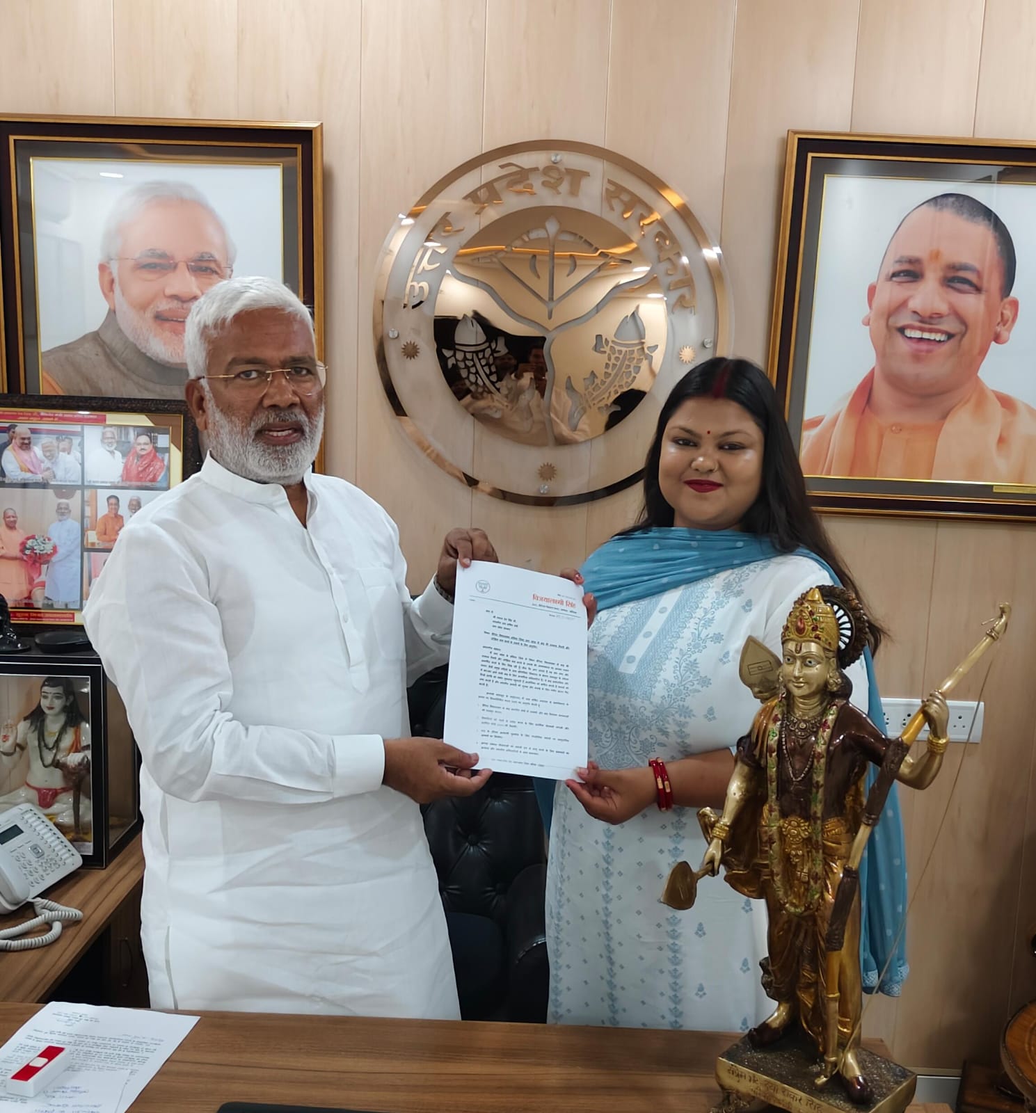 जलशक्ति मंत्री मिलकर विजया लक्ष्मी सिंह ने बैरिया में बाढ़ समस्या गिनाई