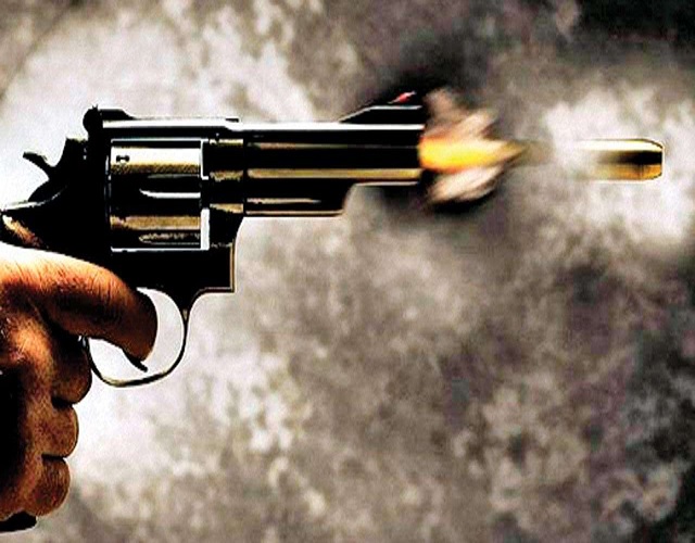 मालदह में लीची के बाग में युवक को गोली मारी