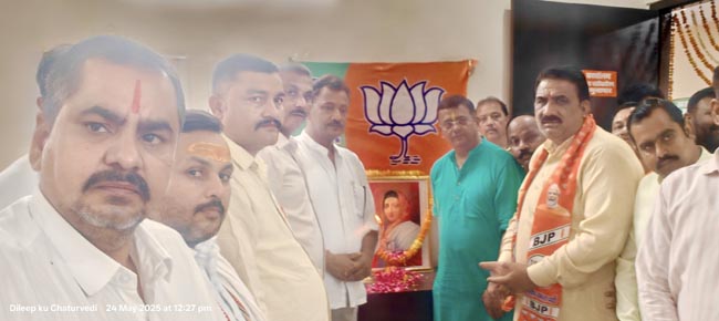 यमुनापार जिला कार्यालय में फीता काटकर अहिल्याबाई के जीवन पर आधारित प्रदर्शनी का हुआ शुभारम्भ