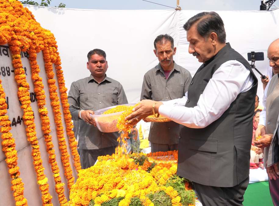 मुकेश अग्निहोत्री ने पूर्व प्रधानमंत्री राजीव गांधी को दी श्रद्धांजलि