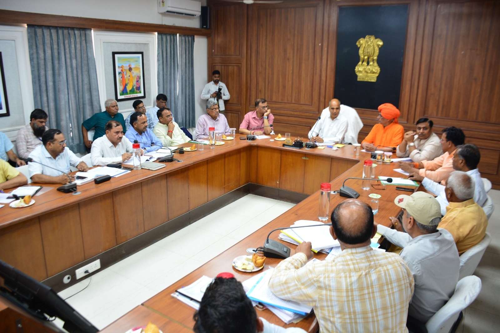 हर घर तक जल पहुंचाने के लिए अधिकारी प्रभावी मॉनिटरिंग करें : जलदाय मंत्री
