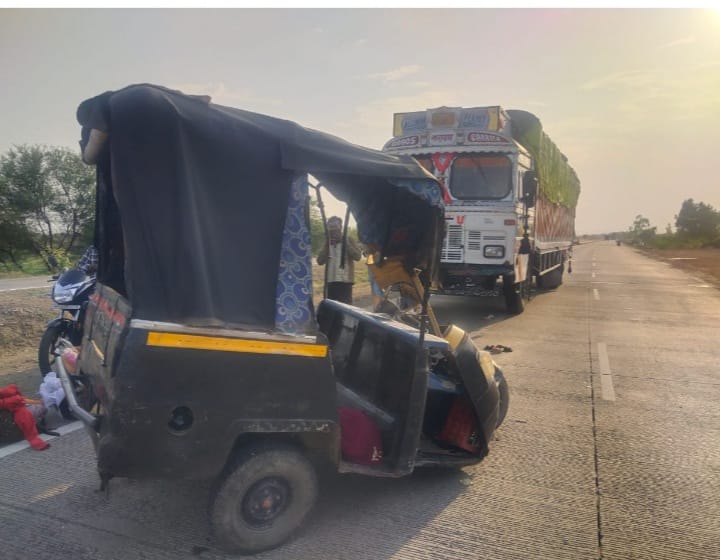 राजगढ़ः ट्रक की टक्‍कर से आटो सवार एक बच्ची की मौत, परिवार के चार लोग घायल