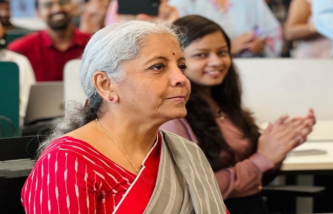 भारत की फिनटेक फर्म व्यापारियों और एमएसएमई को सशक्त बना रही हैं: सीतारमण
