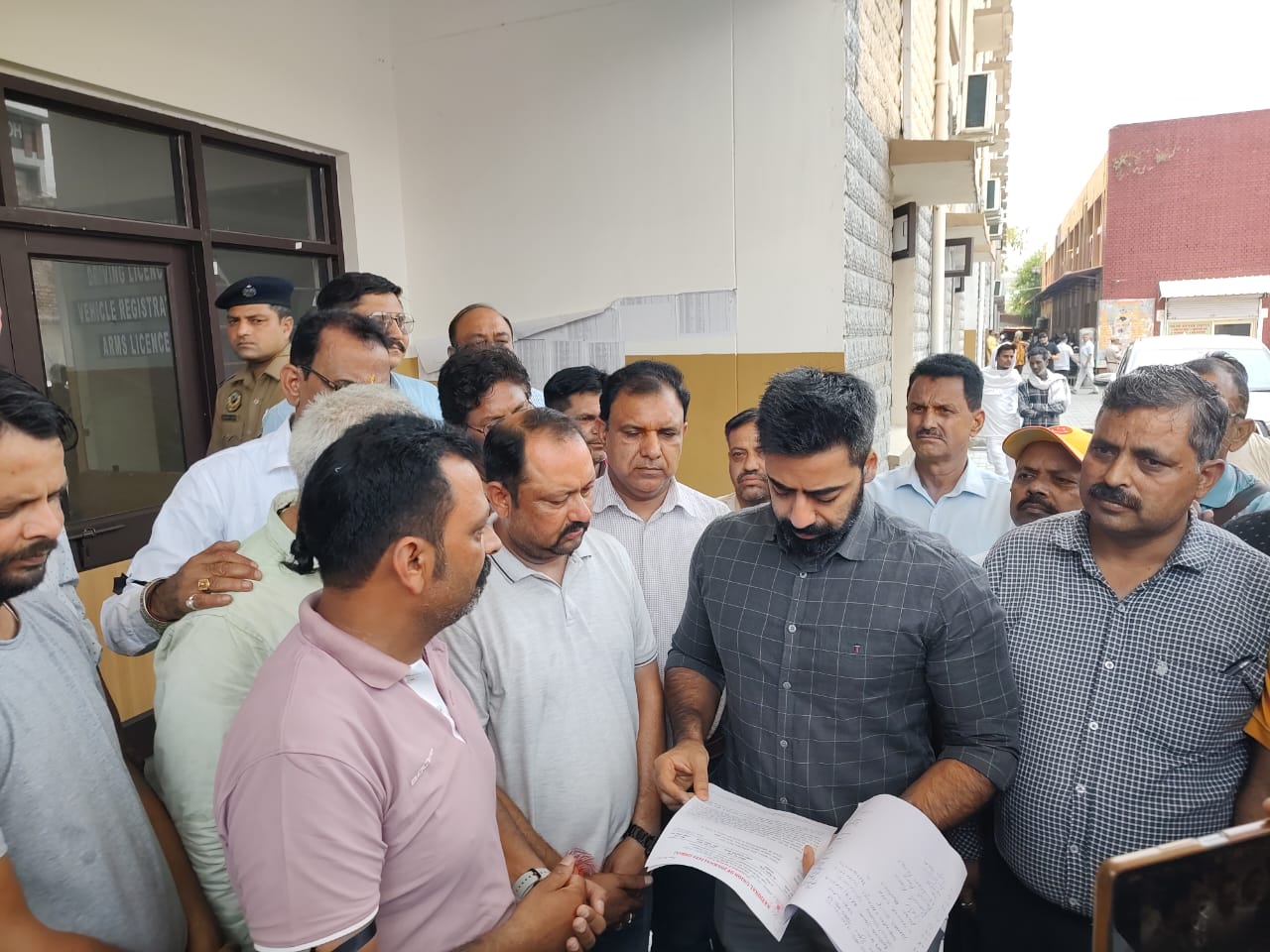 पुलिस के खिलाफ लामबंद हुए पत्रकार, दे डाली चेतावनी