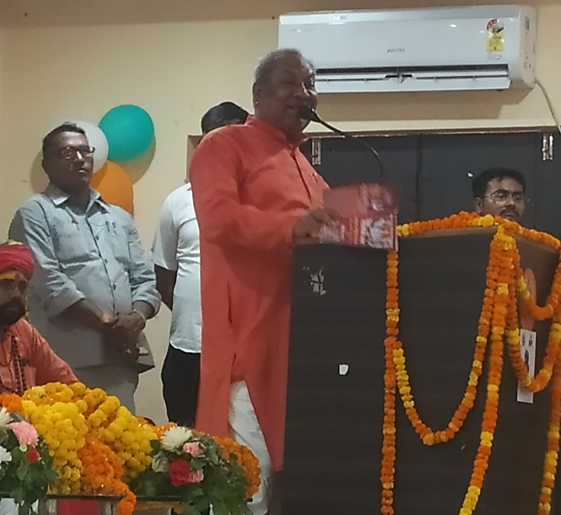 मछुआ समाज की मजबूती के लिए आवाज बुलंद, मीरजापुर में संजय निषाद बोले- हमारे ​हक की गिनती भी जरूरी