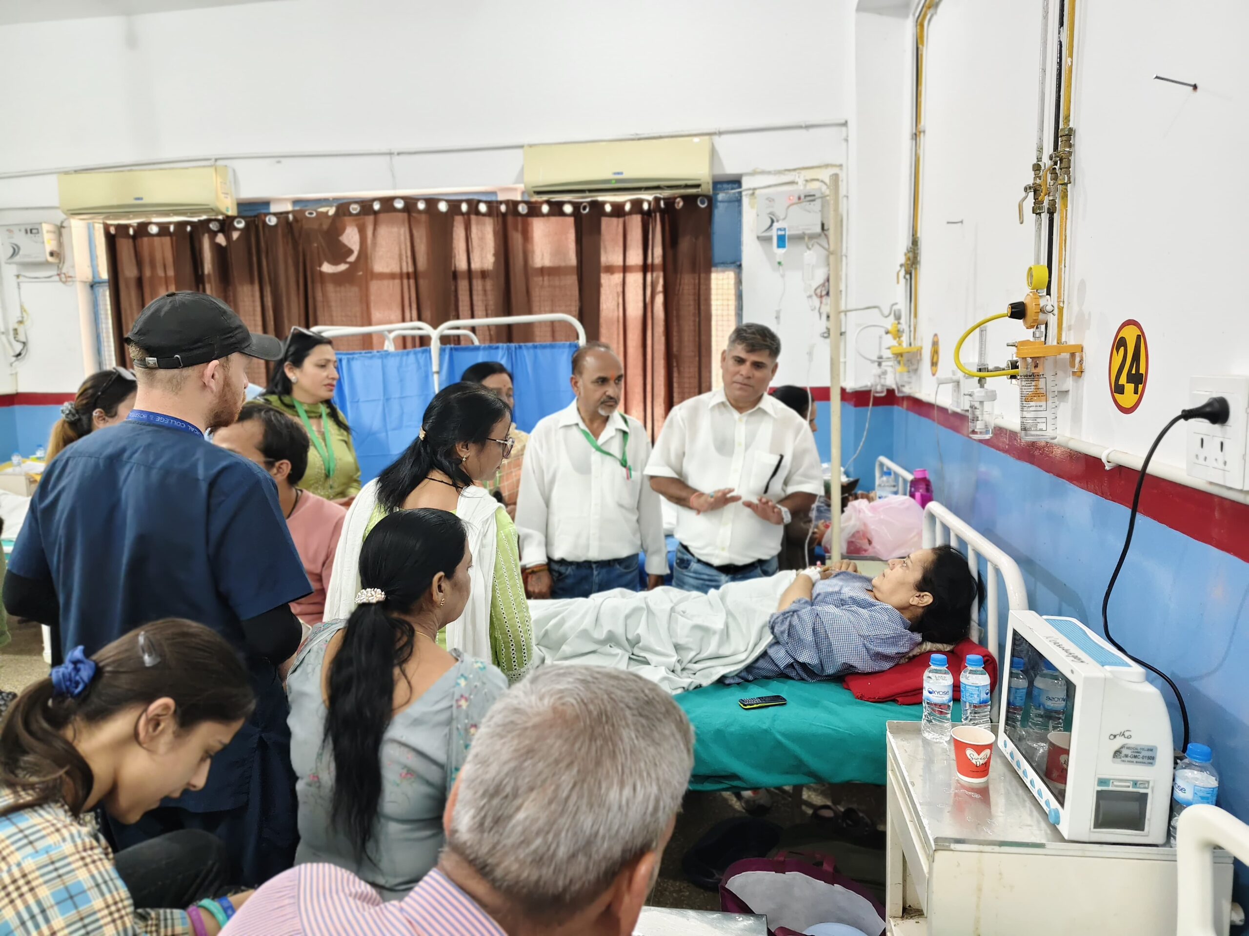 भारत-पाकिस्तान युद्ध की स्थिति में घायल नागरिकों से की मुलाकात, उपचार की स्थिति का लिया जायज़ा