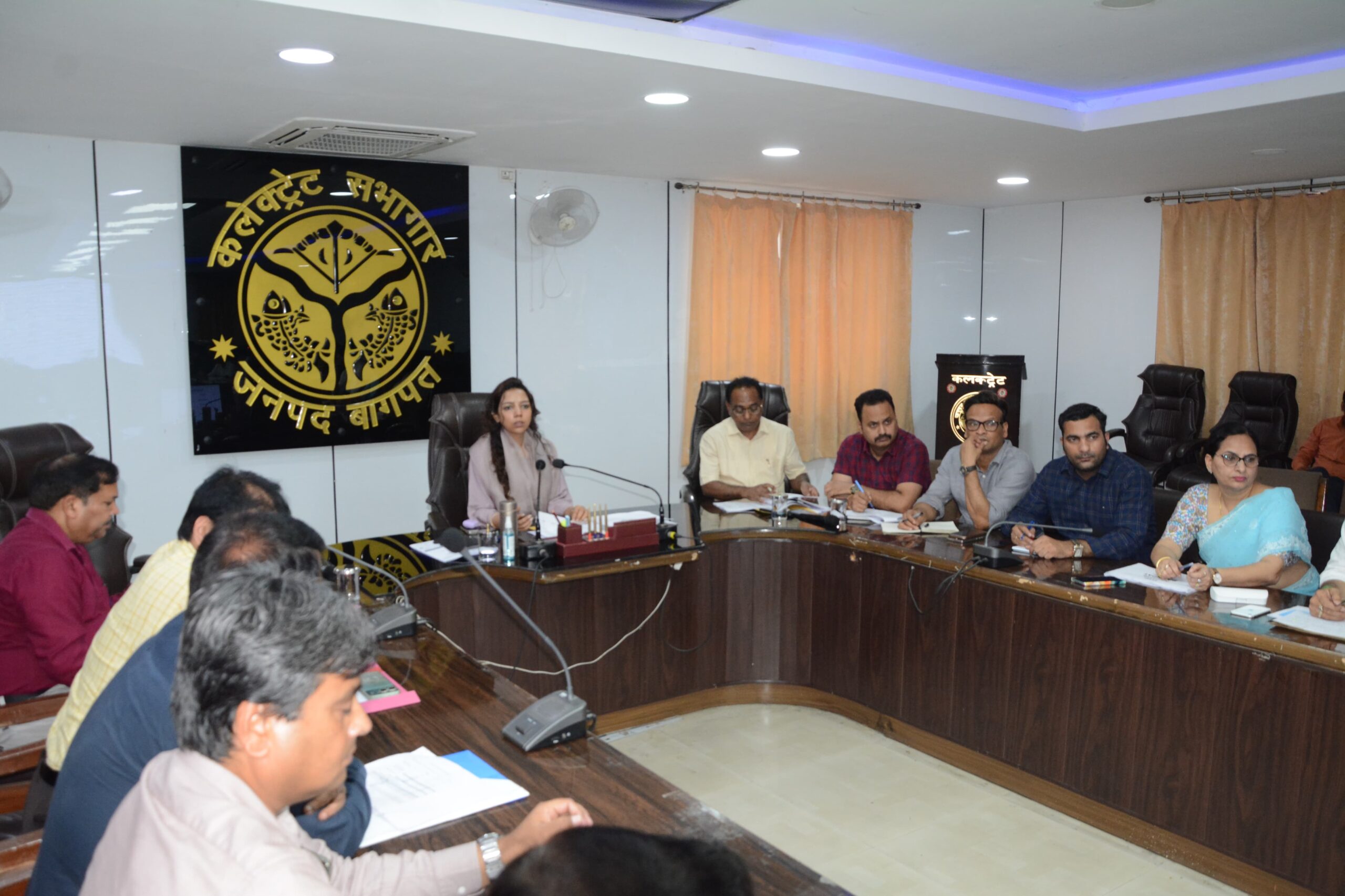 जिला स्वास्थ्य समिति की बैठक में डीएम ने लगाई फटकार