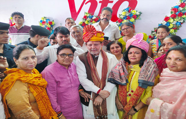 सोनीपत: हरियाणा के सहकारिता, कारागार, निर्वाचन, विरासत एवं पर्यटन मंत्री डॉ. अरविंद शर्मा व डा. रीटा शर्मा वीटा बूथ उद्घाटन अवसर पर। सोनीपत: हरियाणा के सहकारिता, कारागार, निर्वाचन, विरासत एवं पर्यटन मंत्री डॉ. अरविंद शर्मा व डा. रीटा शर्मा वीटा बूथ उद्घाटन अवसर पर।