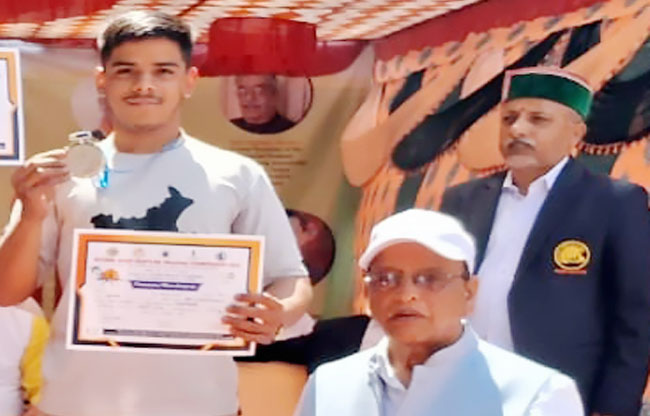 सोनीपत: राष्ट्रीय बीच ग्रेपलिंग कुश्ती प्रतियोगिता में आर्यन ने जीता रजत