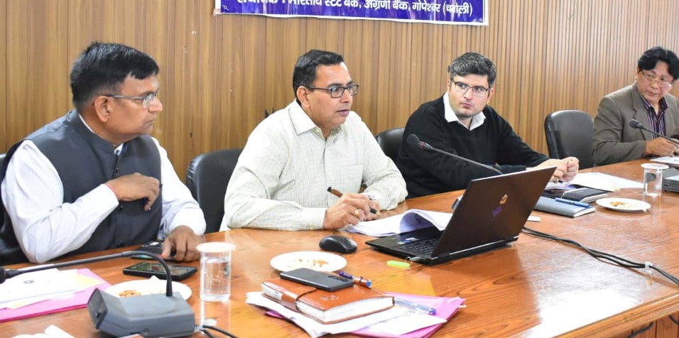 सीडी रेसियो 40 प्रतिशत से कम वाले बैंक प्रगति लाएंः डीएम