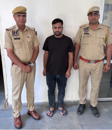 दाे करोड़ रुपये से अधिक राशि का गबन करने वाला कंपनी अकाउंट मैनेजर गिरफ्तार