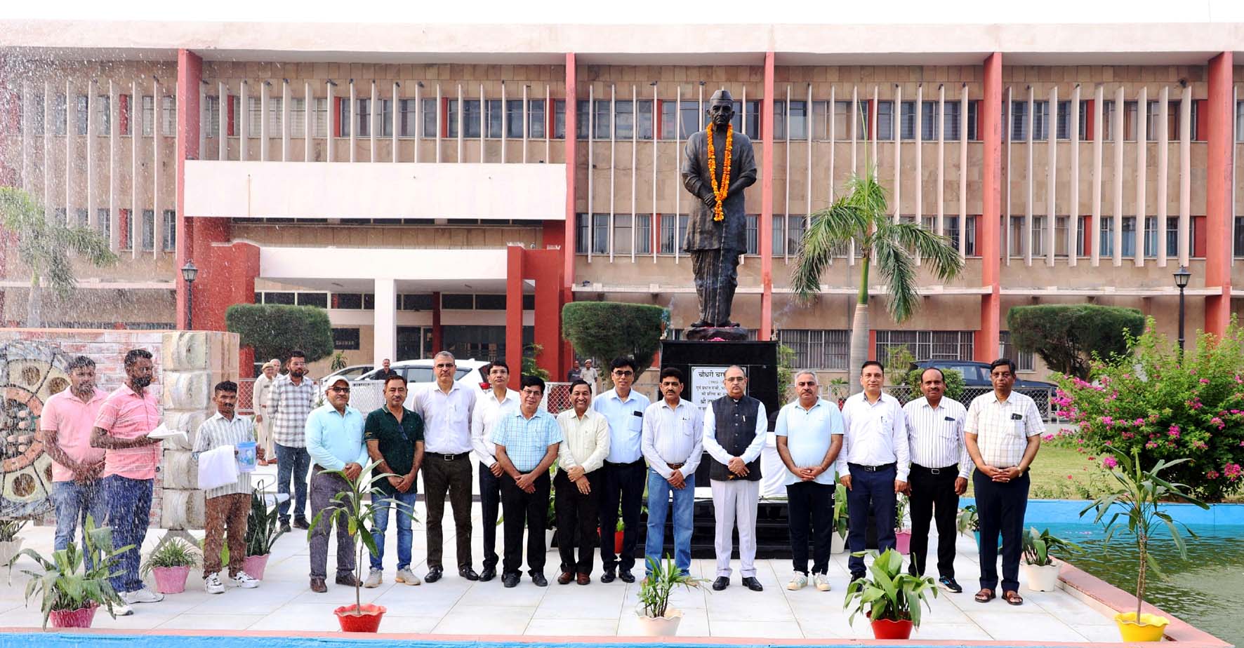 हिसार : भारत रत्न चौधरी चरण सिंह के दिखाये रास्ते पर चलना सच्ची श्रद्धांजलि होगी : प्रो. बीआर कम्बोज
