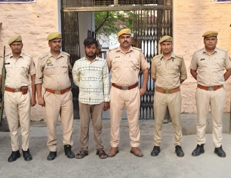 यूपी पुलिस का 25 हजार का इनामी गिरफ्तार, लूट एवं हत्या के मामले में पांच साल से था फरार