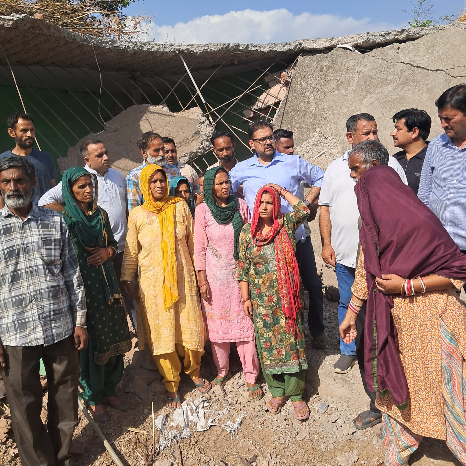 सतीश शर्मा ने गोलाबारी से प्रभावित गांवों का दौरा किया, पीड़ितों को राहत का दिया आश्वासन