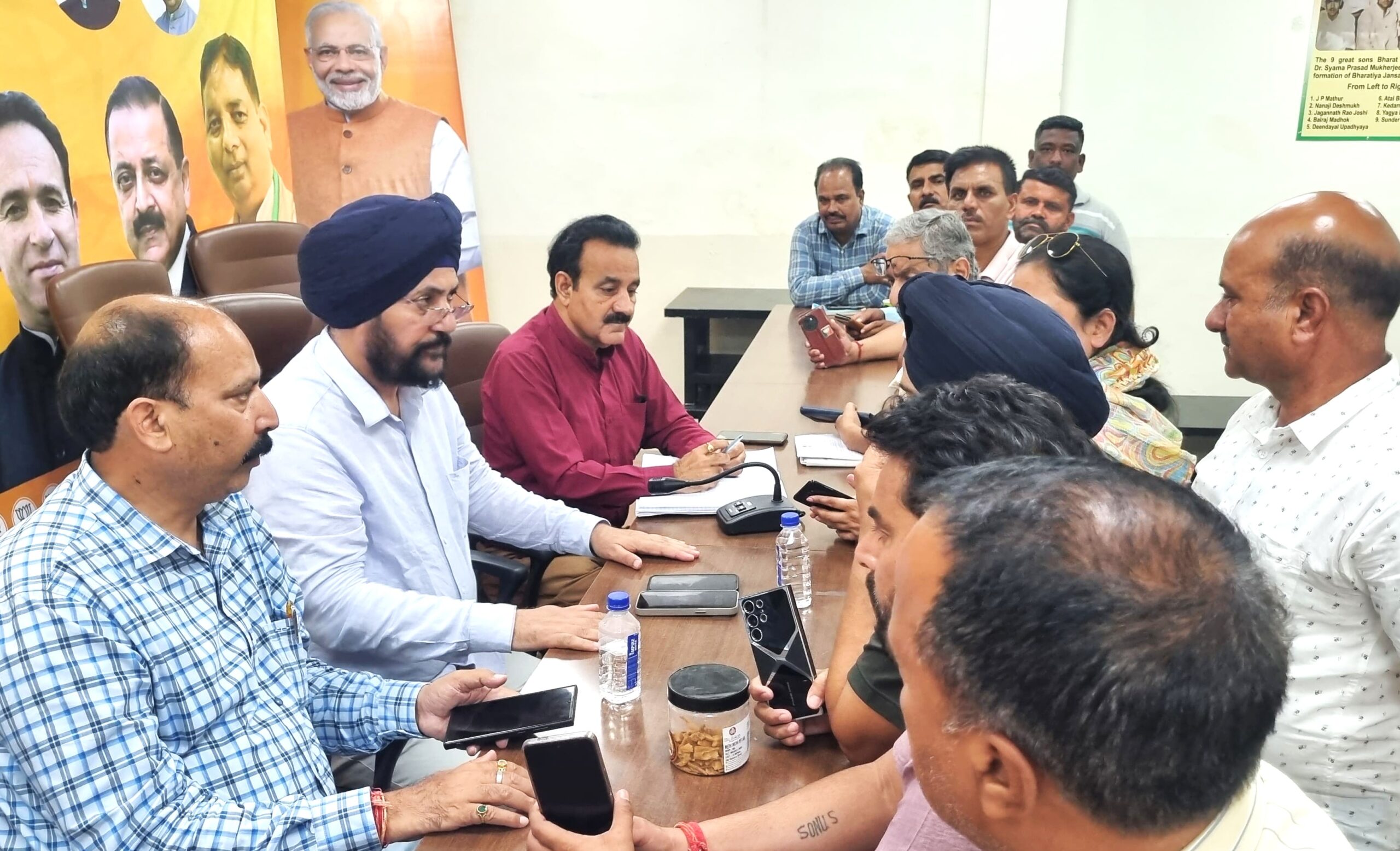 डॉ. नरिंदर सिंह, डॉ. राजीव भगत ने भाजपा मुख्यालय में जनता दरबार लगाया