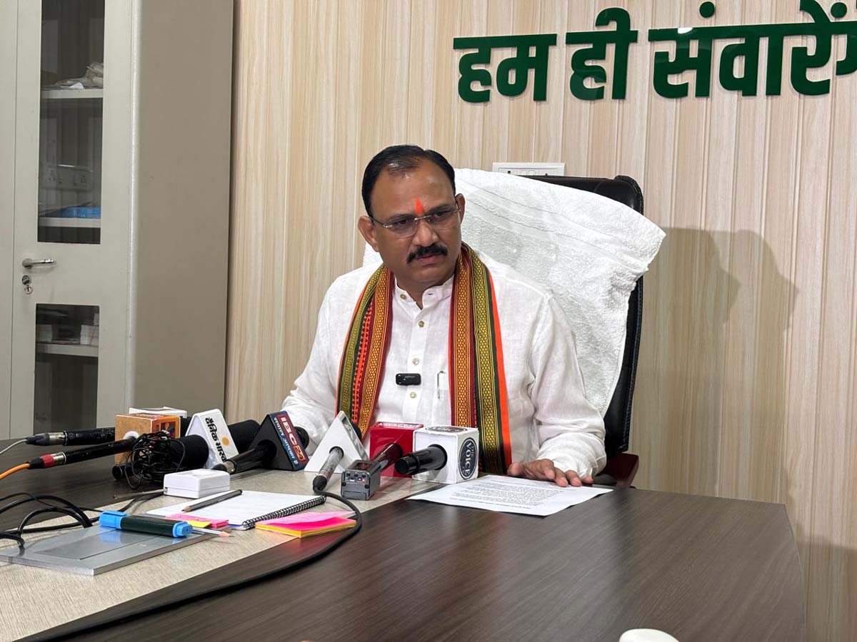 आयुष्मान योजना : सड़क हादसे में  घायलाें काे मिलेगा डेढ़ लाख का निःशुल्क इलाज : स्वास्थ्य मंत्री जायसवाल